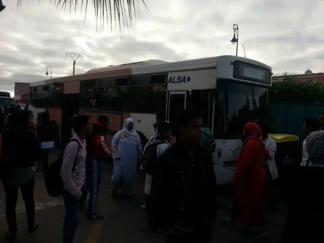 أزمة النقل بضواحي مراكش.. ساكنة "بن رحمون" تشتكي العزلة وتطالب بخطوط مباشرة