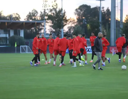أسود الأطلس يؤكدون جاهزيتهم لمواجهة مالي في ثاني جولات كأس إفريقيا