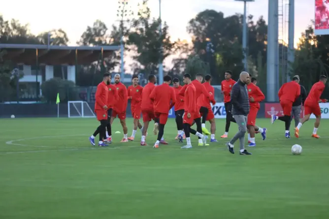 أسود الأطلس يؤكدون جاهزيتهم لمواجهة مالي في ثاني جولات كأس إفريقيا