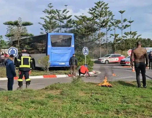 عطب في “فرامل” حافلة للنقل الحضري يودي بحياة شخصين ويخلف جرحى بالصويرة
