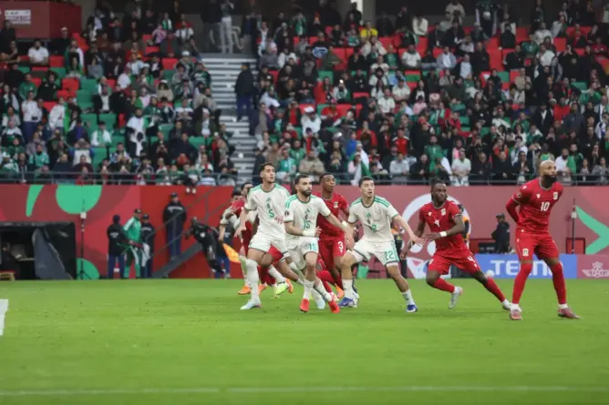 المنتخب الجزائري يطيح بغينيا الاستوائية وينهي دور المجموعات بالعلامة الكاملة
