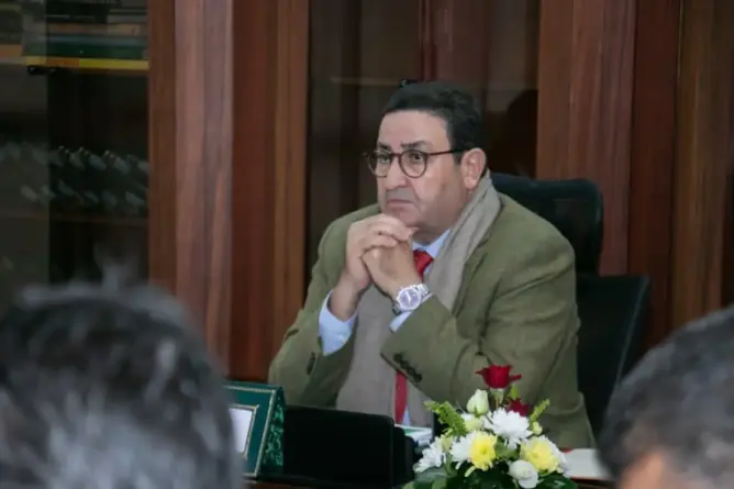 نقابة سيارات الأجرة تنتقد تدبير قيوح لملف الدعم وتلوّح بالتصعيد