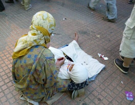 "حيلة الحليب".. رضيع يوقع بشبكة نسائية للسرقة في قبضة أمن مراكش