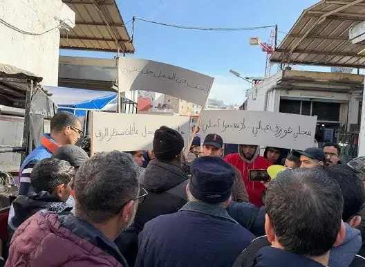 إغلاق مفاجئ لسوق البحيرة بالبيضاء يربك التجار ويشعل الغضب