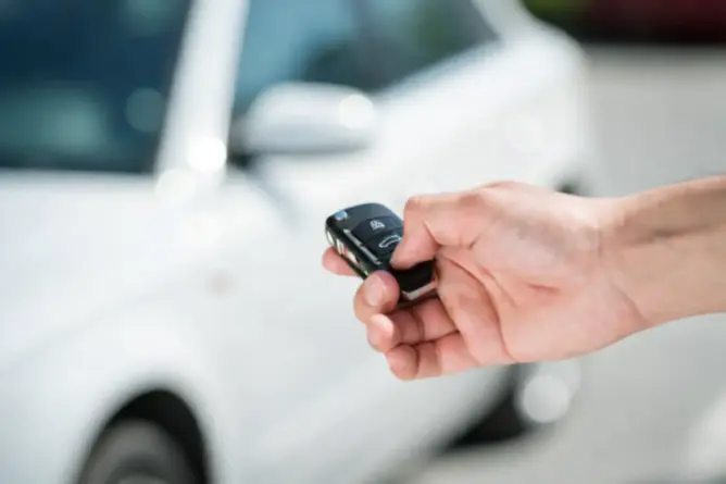 إيجار السيارات كبديل عملي لامتلاكها: حلول تنقل عصرية