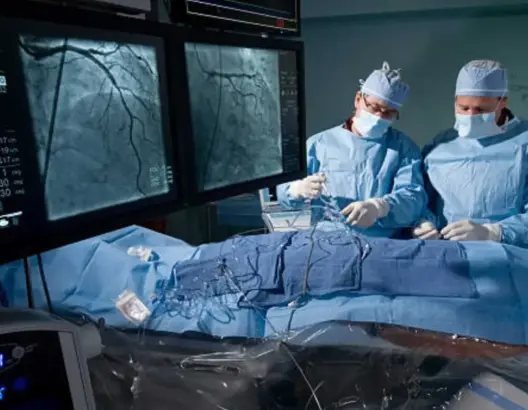 لأول مرة في تاريخ الطب البشري.. إجراء عملية جراحية للشريان التاجي دون فتح الصدر
