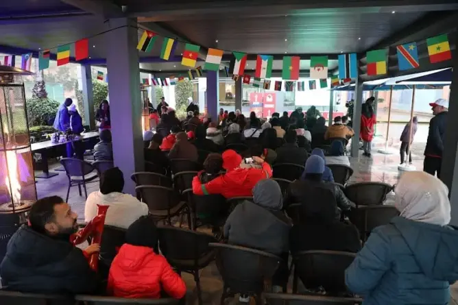 نهائي الكان بين المغرب والسنغال تحت رحمة الجشع.. مقاه تحول الفرح الوطني إلى “تجارة مربحة”