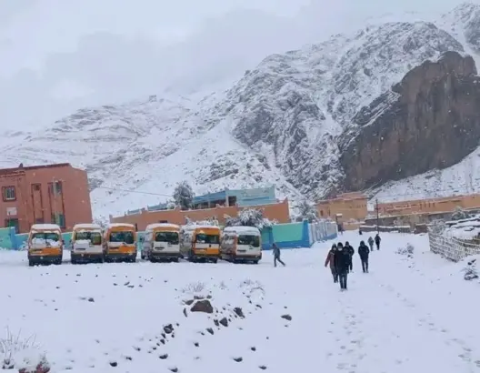 الاضطرابات الجوية تعلق الدراسة في 8 جماعات بإقليم ورزازات