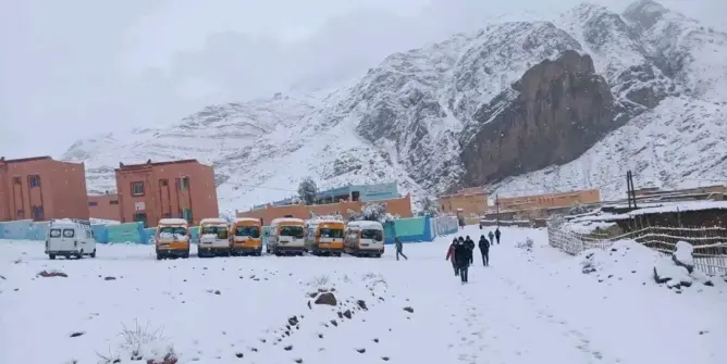 الاضطرابات الجوية تعلق الدراسة في 8 جماعات بإقليم ورزازات