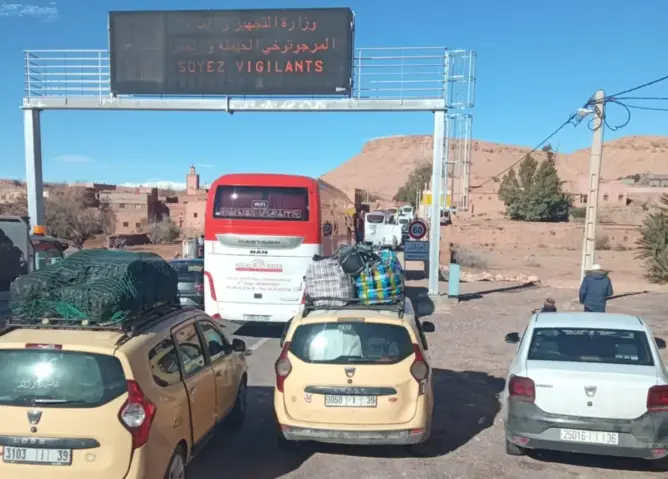 ثلوج “تيزي نتيشكا” تعمق عزلة الجنوب الشرقي وتجدد المطالب بنفق “الخلاص”