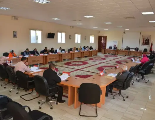 ظاهرة “اللايف” تغزو المجالس الجماعية.. كيف تحوَّل منتخبون إلى صناع محتوى؟