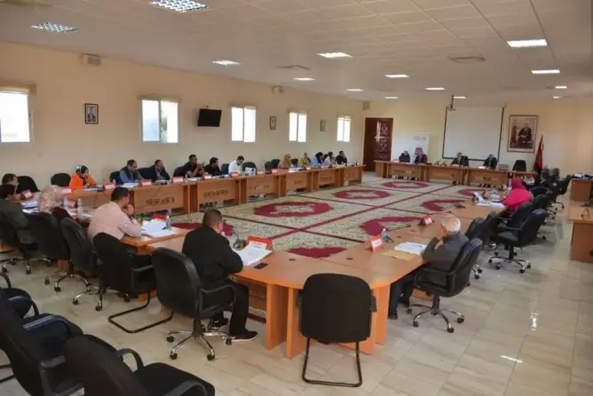 ظاهرة “اللايف” تغزو المجالس الجماعية.. كيف تحوَّل منتخبون إلى صناع محتوى؟