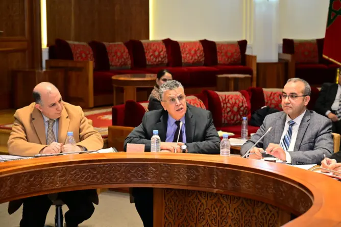المعارضة تحذر من “إضعاف” دور العدول وتنتقد فتح المهنة أمام “الشعب غير القانونية”