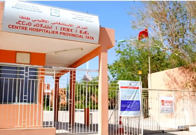 تعاني من تشنجات بسبب الحمى.. أسرة تتهم طبيبا بمستشفى طاطا برفض فحص طفلة