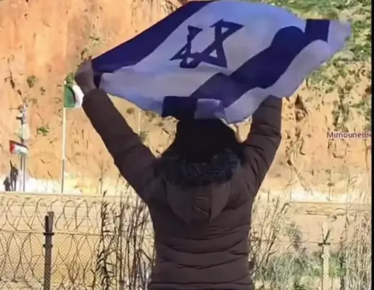 استنكار واسع لرفع علم إسرائيل بالحدود المغربية الجزائرية