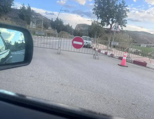 بعد رفع العلم الإسرائيلي.. السلطات تغلق الطريق المؤدية إلى “بين لجراف” الحدودية بالسعيدية