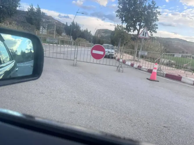 بعد رفع العلم الإسرائيلي.. السلطات تغلق الطريق المؤدية إلى “بين لجراف” الحدودية بالسعيدية