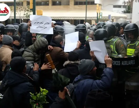 فض وقفة لمتقاعدين عسكريين