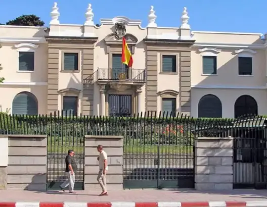 انتهاك “الحق في الصورة”.. مغربي يلجأ للسفارة الإسبانية لمقاضاة منبر إعلامي بمدريد