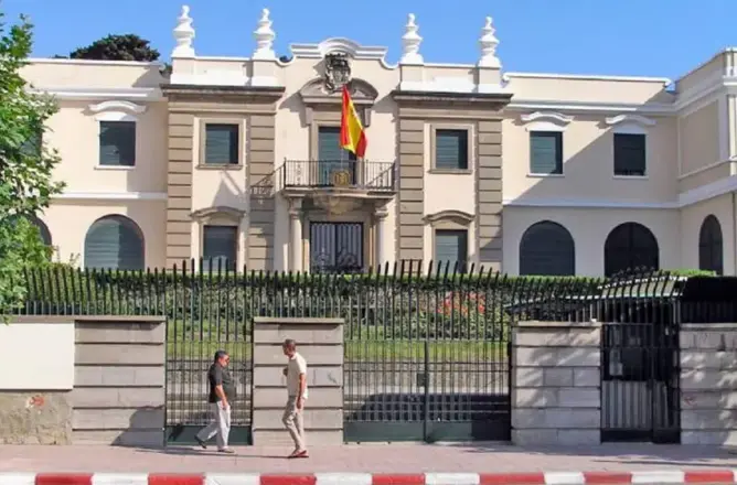 انتهاك “الحق في الصورة”.. مغربي يلجأ للسفارة الإسبانية لمقاضاة منبر إعلامي بمدريد