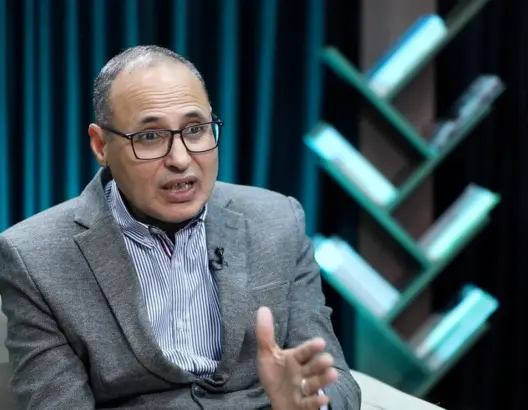 بوز يفتح دفاتر “لوجورنال”: كواليس جريدة إدريس البصري وقصة “صفقة فندق حسان”