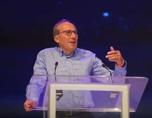 رايموند هاك ينتقد عقوبات الكاف ويؤكد: “التساهل التأديبي يضر بصورة الكرة الإفريقية”