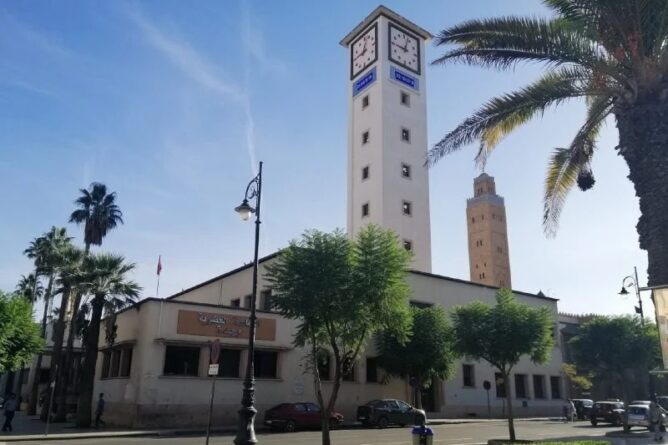 الأغلبية بجماعة وجدة تنظم للمعارضة لإسقاط نقطة إحداث "شركة النقل والتنقلات"