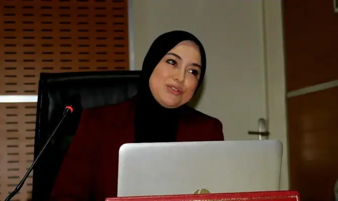التربية الإعلامية في العصر الرقمي: الحاجة إلى التفكير النقدي لمواجهة الأخبار الزائفة