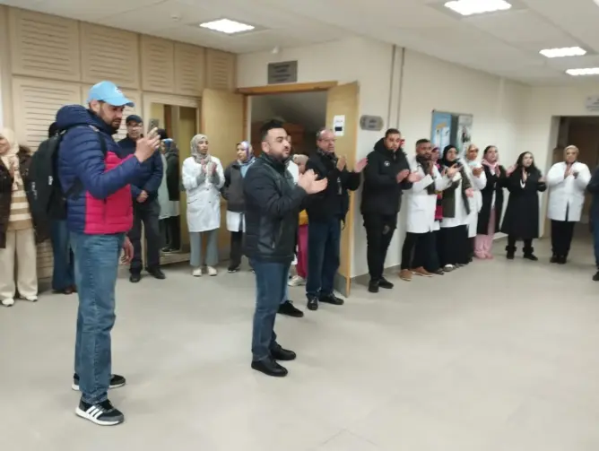 احتجاج لموظفي وزارة الصحة بالمركز الصحي لازاري بمدينة وجدة