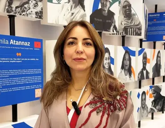 طبيبة مغربية تكسر احتكار الرجال لجراحة التجميل وتنتزع اعترافا أمميا بالرياض