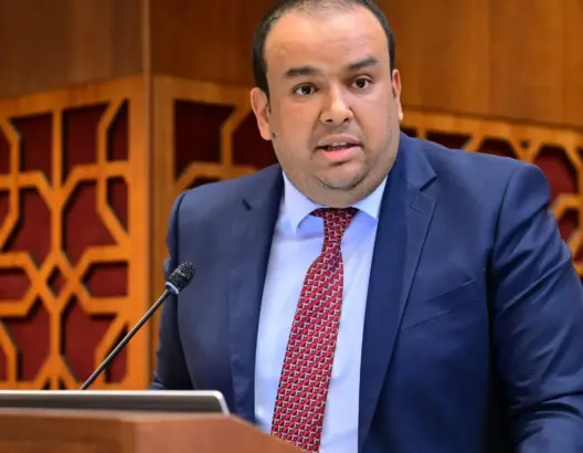 الديمقراطية بين القنفذ والثعلب: من يحتكر الحقيقة في المشهد السياسي؟