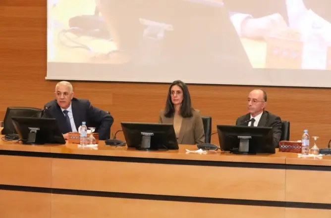بنسودة يسلم رسميا مفاتيح الخزينة العامة لمدير إدارة الجمارك بحضور وزيرة المالية