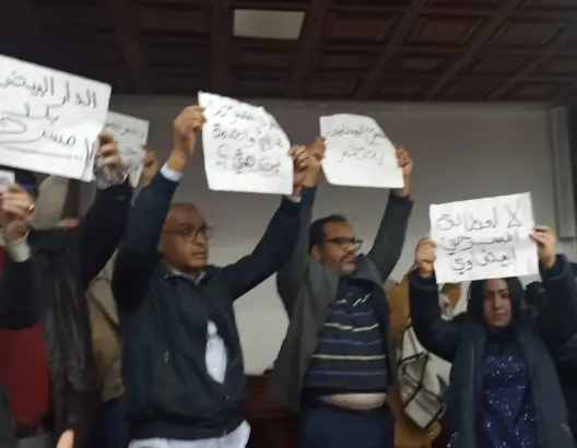 صرخة مسرحية صامتة داخل ولاية البيضاء… فنانون يحتجون على “إعدام” الخشبة
