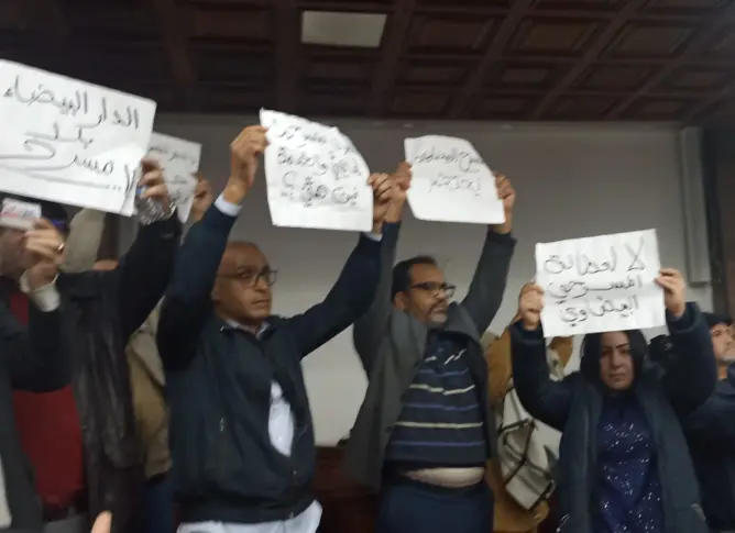 صرخة مسرحية صامتة داخل ولاية البيضاء… فنانون يحتجون على “إعدام” الخشبة