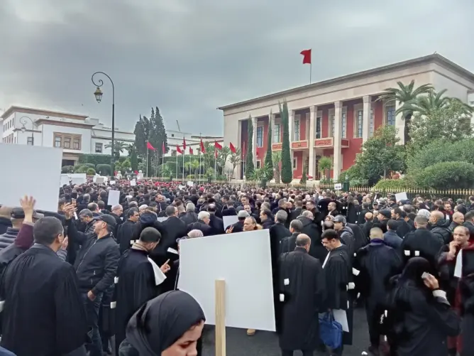 هيئة حقوقية تعلن تضامنها مع إضراب المحامين بالمغرب وتندد بالمساس بكرامة المهنة