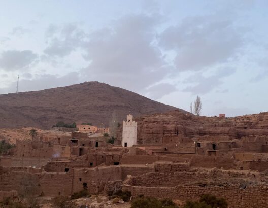 قصر إيش في إقليم فكيك
