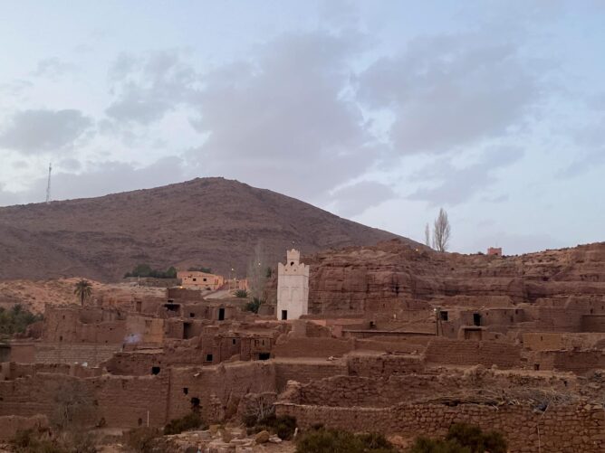 قصر إيش في إقليم فكيك