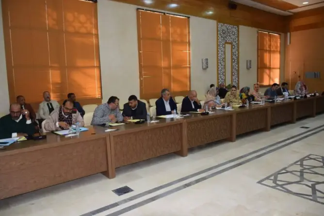 العيون.. اتهامات بـ”التوظيف على المقاس” تفجر مواجهة بين منتخبين ومدير شركة الكهرماء
