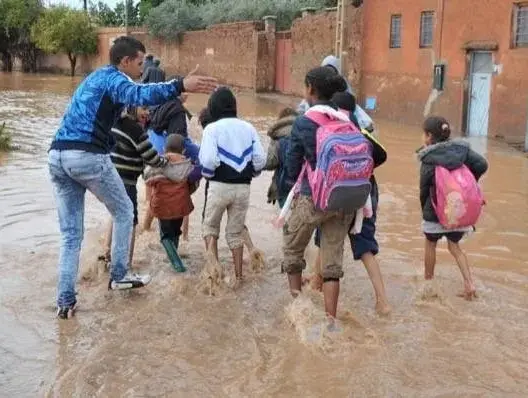 بعد انحسار مياه “وادي اردم”: تلاميذ سيدي قاسم يعودون إلى أقسامهم الاثنين القادم