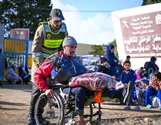 الداخلية تعلن السماح بعودة سكان القصر الكبير إلى منازلهم باستثناء 3 مناطق