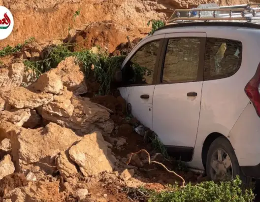 انهيار سور يعرض طاكسي كبير  لخسائر مادية بالجديدة