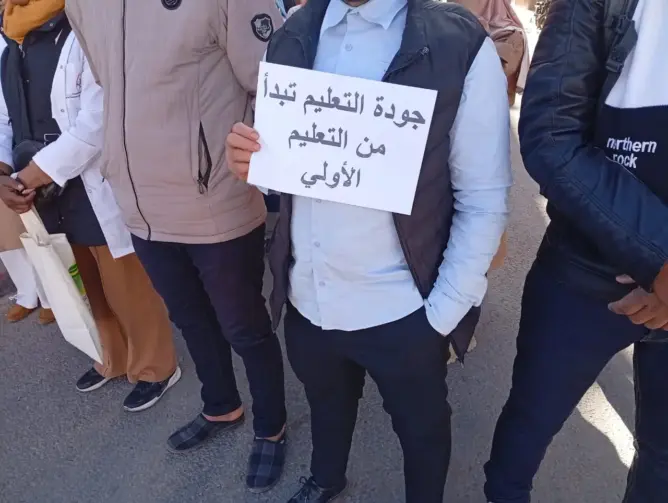 تنسيقية “المتعاقدين” تتضامن مع أساتذة التعليم الأولي وتدين قمع احتجاجهم أمام البرلمان
