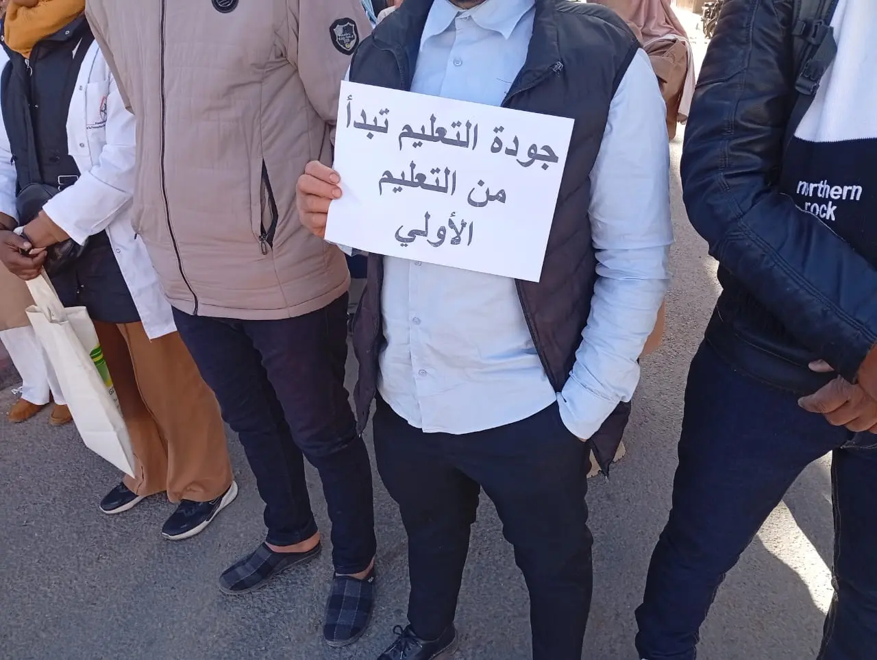 تنسيقية “المتعاقدين” تتضامن مع أساتذة التعليم الأولي وتدين قمع احتجاجهم أمام البرلمان