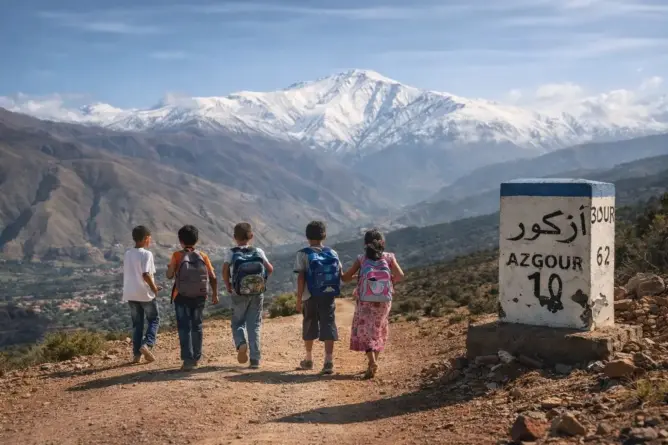 الحوز.. الهدر المدرسي يتربص بتلاميذ بأزكور بعد حرمانهم من النقل المدرسي
