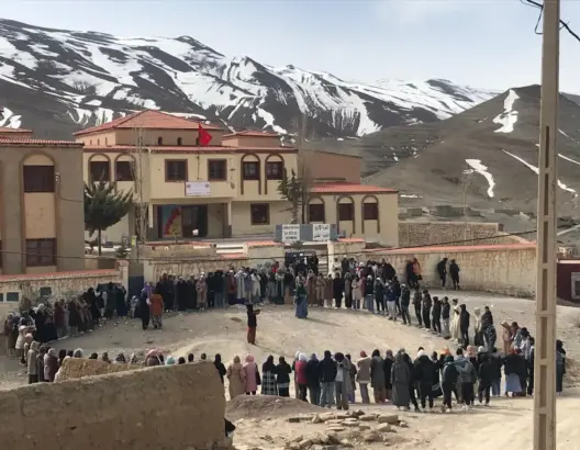تلاميذ بثانوية بإملشيل يحتجون على “وجبات رمضان” وخصاص الأساتذة