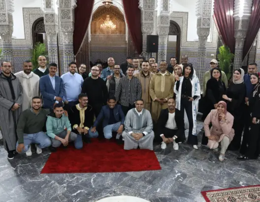 أسرة “العمق” تلتئم في فطور رمضاني.. ولغروس يُفاجئ صحافيين بدعم مالي لإقتناء سكن وسيارات