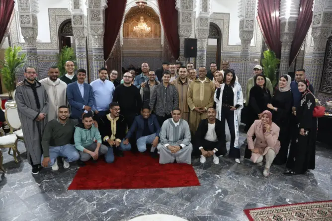 أسرة “العمق” تلتئم في فطور رمضاني.. ولغروس يُفاجئ صحافيين بدعم مالي لإقتناء سكن وسيارات