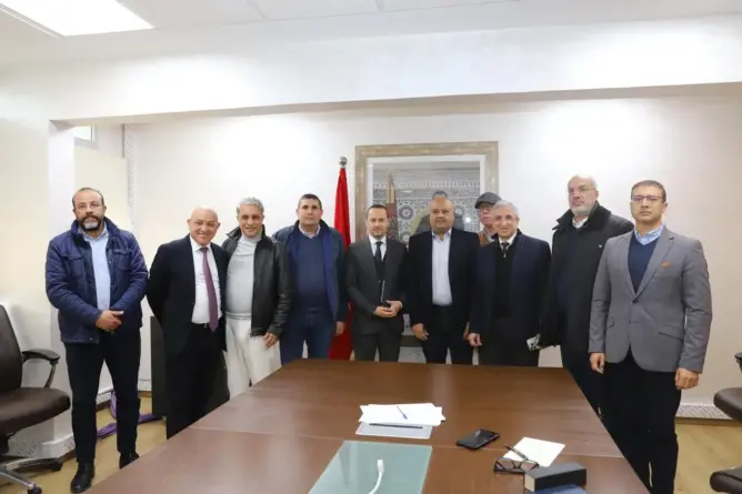 وزير الصحة يطمئن: فتح رأسمال الصيدليات “خارج أجندة الحكومة” ونلتزم بـ”ميثاق 6 أبريل”