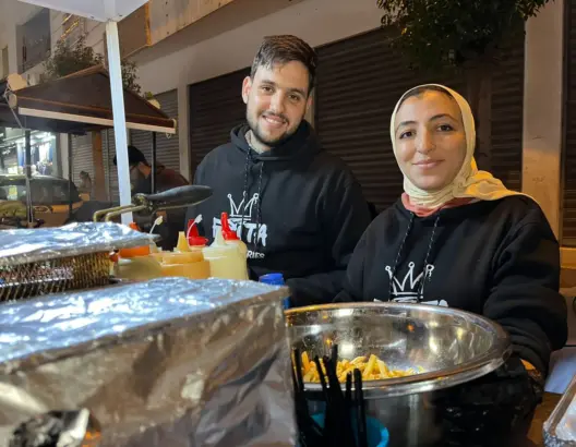 ثنائي يتحدى البطالة بفكرة مبتكرة
