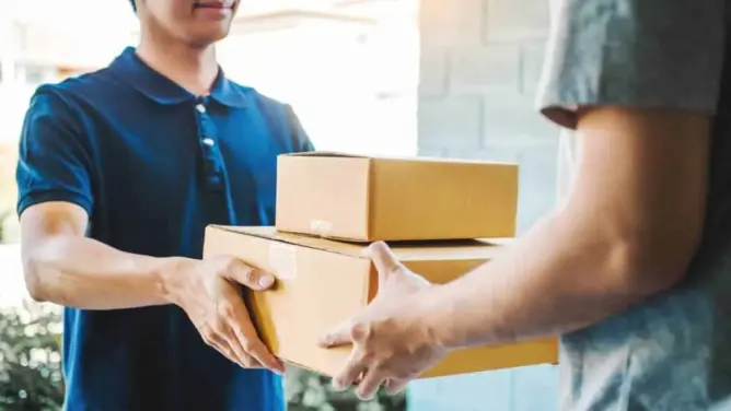 الحكومة تتجه لإنهاء “احتكار” الدولة للبريد السريع وفتح المجال أمام الخواص
